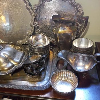 Lote de metal plateado