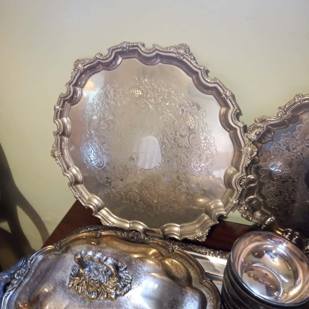 Lote de metal plateado