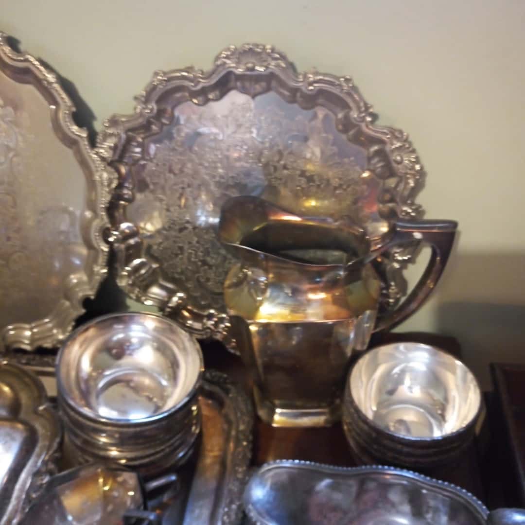 Lote de metal plateado