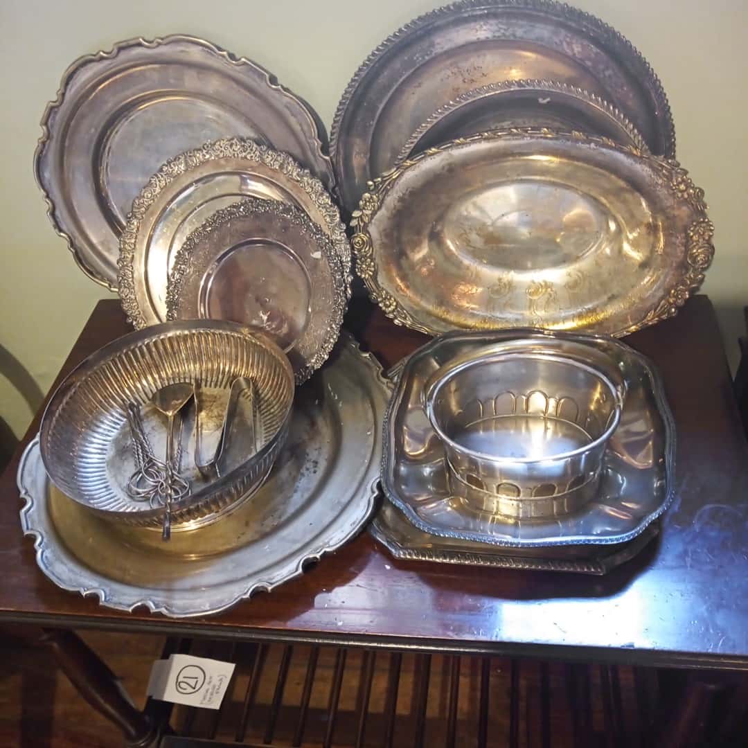Lote de metal plateado