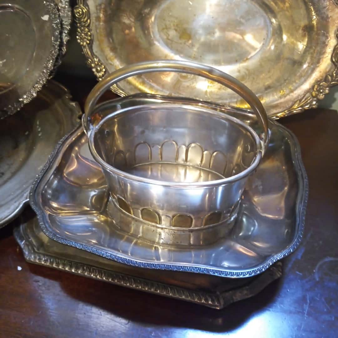 Lote de metal plateado