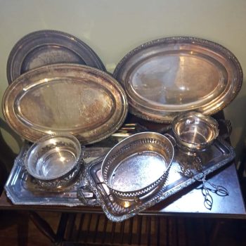 Varios en metal plateado