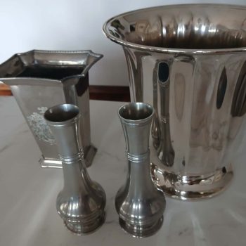 Hielera y floreros
