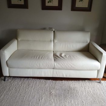 Sillón cama con patas cromadas