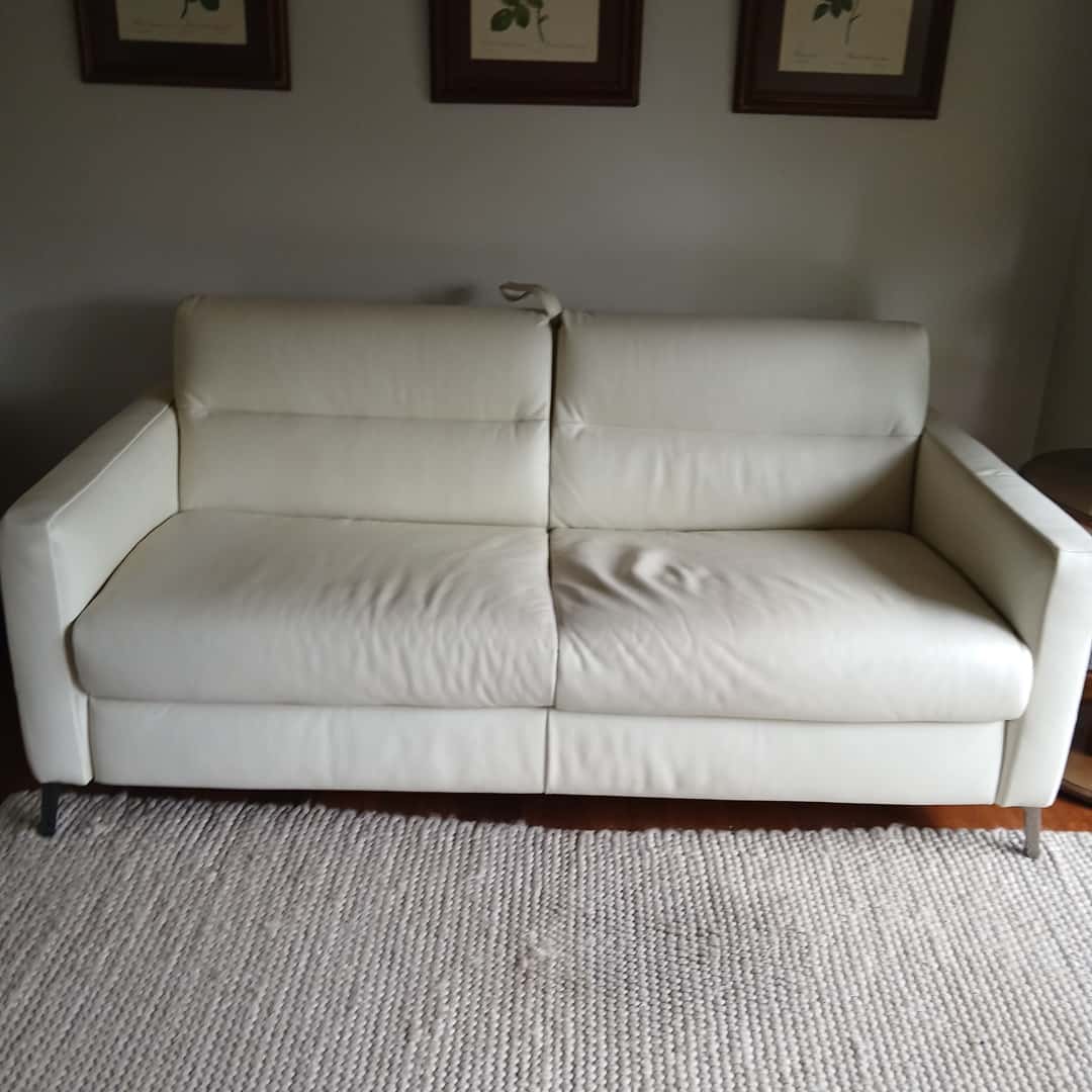 Sillón cama con patas cromadas