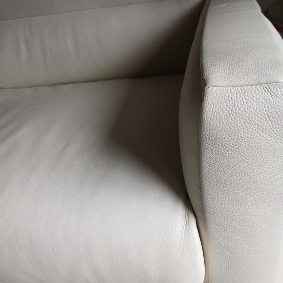 Sillón cama con patas cromadas