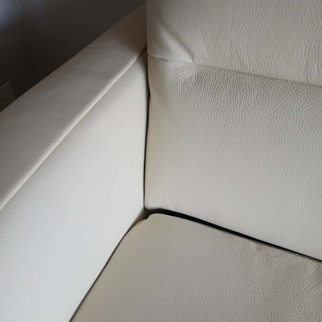 Sillón cama con patas cromadas