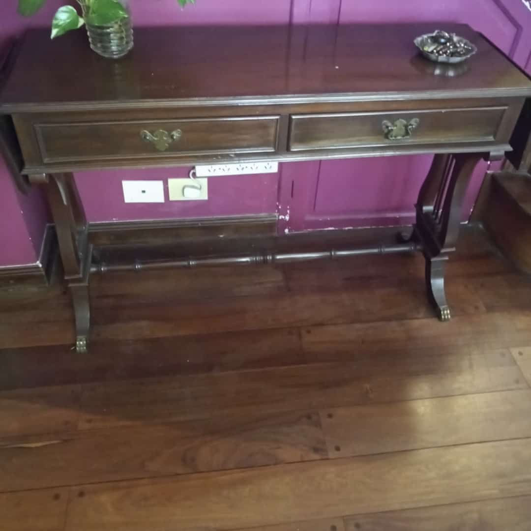 Consola estilo inglés